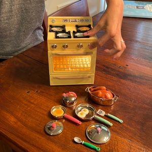 Vintage Tyco Oven/Stove for Barbie size dolls.Heavy duty pans and accessories